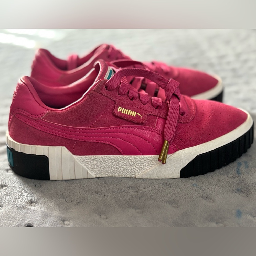 Puma Cali Pink Suede Sneakers
Women’s US Size 7